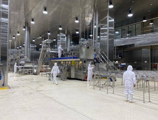 聯(lián)合全球百年工廠，考拉海購(gòu)?fù)瞥鰧榕远ㄖ谱杂衅放疲⑻剿鳡I(yíng)業(yè)性演出新場(chǎng)景